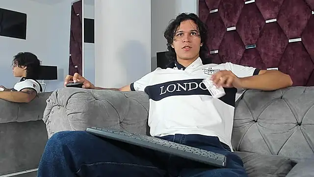 Snapshot of TonyBenedetti chatting on 03/25/26, 07:53 TonyBenedetti online show from 03/25/26, 07:53