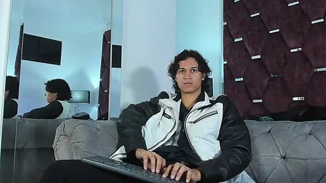 Snapshot of TonyBenedetti chatting on 03/29/26, 07:25 TonyBenedetti online show from 03/29/26, 07:25