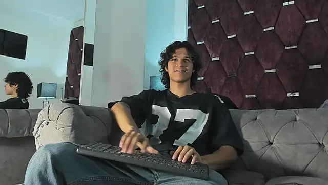 Snapshot of TonyBenedetti chatting on 04/01/26, 08:06 TonyBenedetti online show from 04/01/26, 08:06