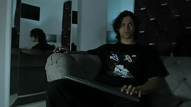 Snapshot of TonyBenedetti chatting on 04/04/26, 08:17 TonyBenedetti online show from 04/04/26, 08:17