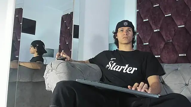 Snapshot of TonyBenedetti chatting on 04/05/26, 09:01 TonyBenedetti online show from 04/05/26, 09:01