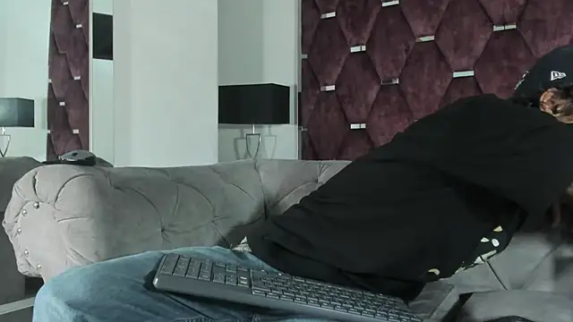 Snapshot of TonyBenedetti chatting on 04/06/26, 08:54 TonyBenedetti online show from 04/06/26, 08:54