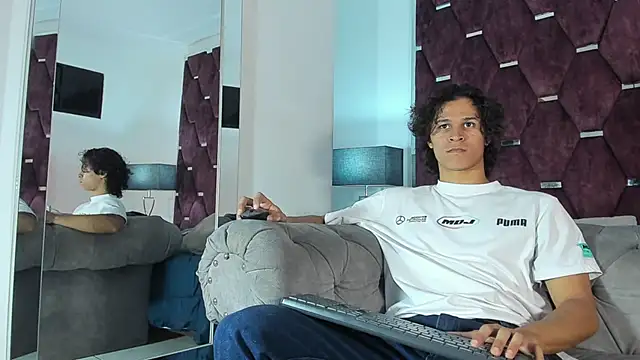 Snapshot of TonyBenedetti chatting on 04/07/26, 08:20 TonyBenedetti online show from 04/07/26, 08:20