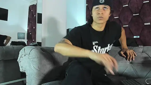 Snapshot of TonyBenedetti chatting on 04/09/26, 08:03 TonyBenedetti online show from 04/09/26, 08:03