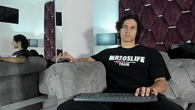 Snapshot of TonyBenedetti chatting on 04/14/26, 08:26 TonyBenedetti online show from 04/14/26, 08:26