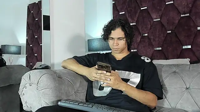 Snapshot of TonyBenedetti chatting on 04/15/26, 08:09 TonyBenedetti online show from 04/15/26, 08:09