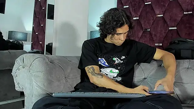 Snapshot of TonyBenedetti chatting on 04/16/26, 09:39 TonyBenedetti online show from 04/16/26, 09:39