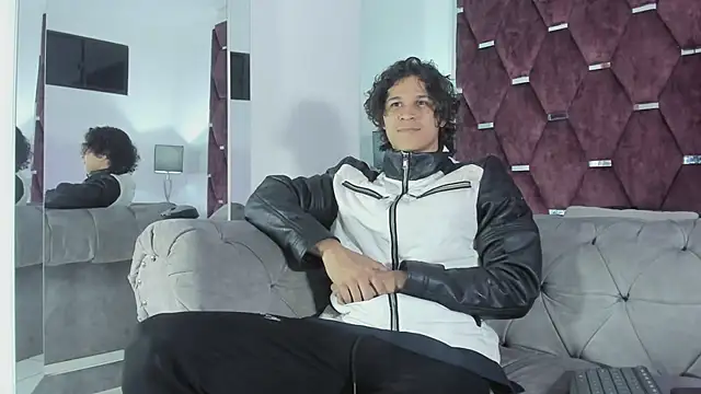 Snapshot of TonyBenedetti chatting on 04/26/26, 09:34 TonyBenedetti online show from 04/26/26, 09:34