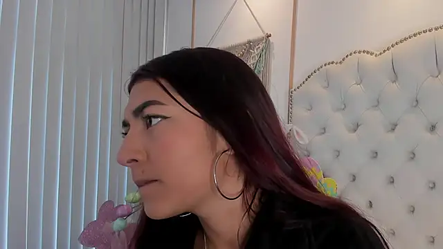 Sara funy online show from 04/06/26, 11:44