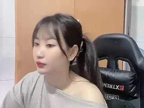 Snapshot of Sunny2868 chatting on 03/13/26, 05:58 Sunny2868 online show from 03/13/26, 05:58