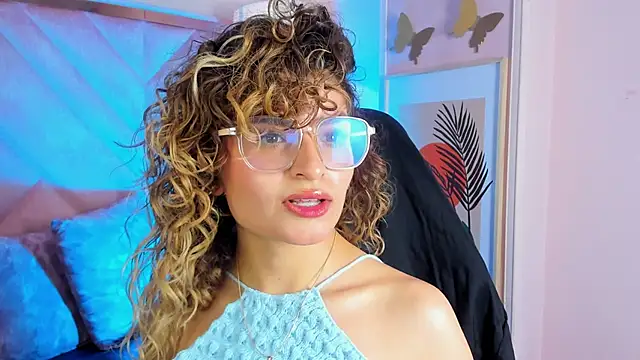 Snapshot of emilyjonesss_ chatting on 03/07/26, 08:06 emilyjonesss online show from 03/07/26, 08:06