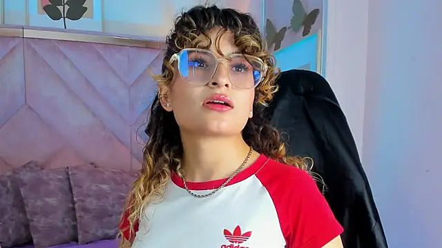 Snapshot of emilyjonesss_ chatting on 03/13/26, 08:04 emilyjonesss online show from 03/13/26, 08:04