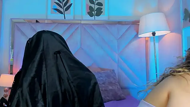 Snapshot of emilyjonesss_ chatting on 03/17/26, 07:50 emilyjonesss online show from 03/17/26, 07:50