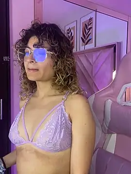 Snapshot of emilyjonesss_ chatting on 04/10/26, 09:52 emilyjonesss online show from 04/10/26, 09:52