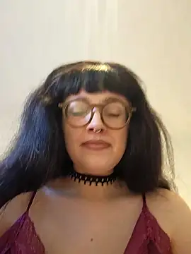 Snapshot of Mommynatrix chatting on 04/13/26, 04:34 Mommynatrix online show from 04/13/26, 04:34