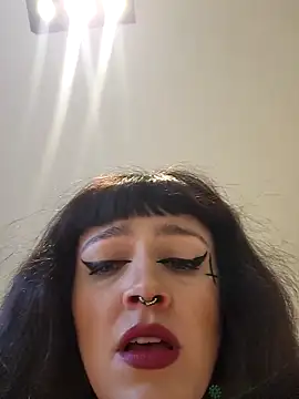 Snapshot of Mommynatrix chatting on 04/23/26, 06:21 Mommynatrix online show from 04/23/26, 06:21