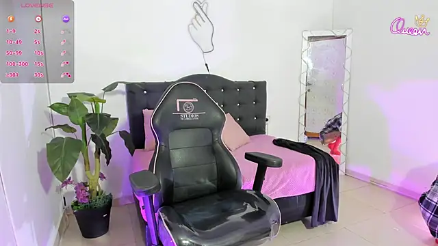 LINDSAY TAY online show from 04/17/26, 03:20