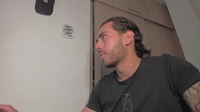 Snapshot of Axel__Blaze chatting on 03/09/26, 12:42 Axel Blaze online show from 03/09/26, 12:42