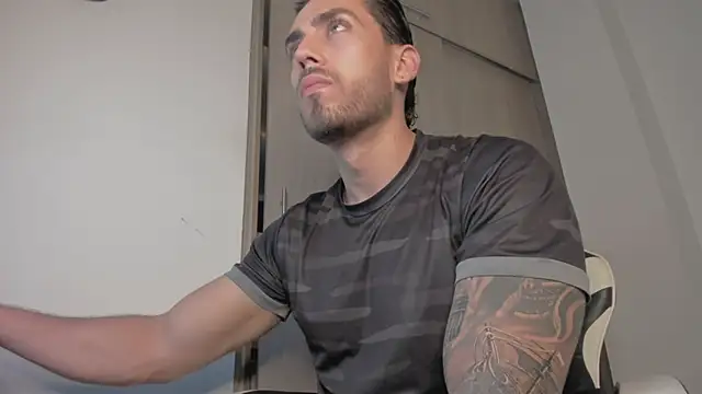 Snapshot of Axel__Blaze chatting on 03/13/26, 12:23 Axel Blaze online show from 03/13/26, 12:23