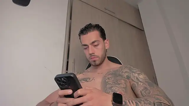 Snapshot of Axel__Blaze chatting on 03/16/26, 12:20 Axel Blaze online show from 03/16/26, 12:20