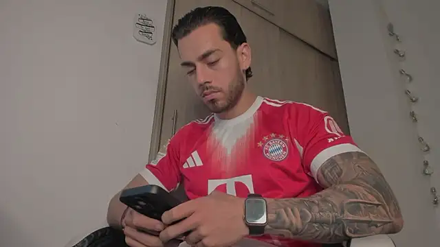 Snapshot of Axel__Blaze chatting on 03/18/26, 12:19 Axel Blaze online show from 03/18/26, 12:19