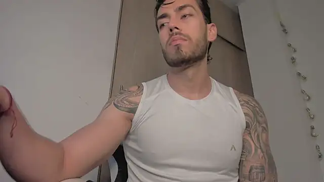 Snapshot of Axel__Blaze chatting on 03/21/26, 12:21 Axel Blaze online show from 03/21/26, 12:21