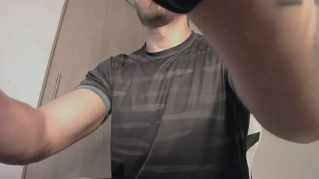 Snapshot of Axel__Blaze chatting on 03/25/26, 12:33 Axel Blaze online show from 03/25/26, 12:33