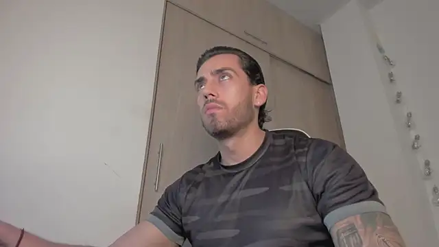 Snapshot of Axel__Blaze chatting on 04/02/26, 12:58 Axel Blaze online show from 04/02/26, 12:58