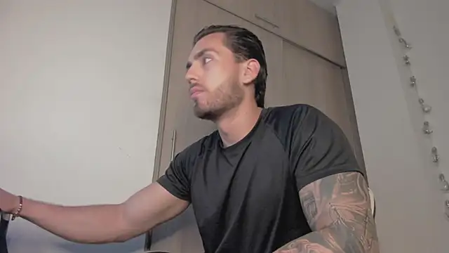 Snapshot of Axel__Blaze chatting on 04/07/26, 12:16 Axel Blaze online show from 04/07/26, 12:16