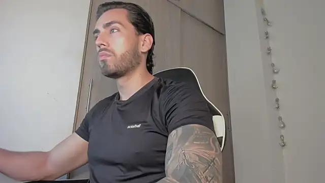 Snapshot of Axel__Blaze chatting on 04/09/26, 12:21 Axel Blaze online show from 04/09/26, 12:21