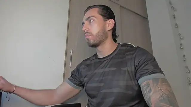 Snapshot of Axel__Blaze chatting on 04/10/26, 12:32 Axel Blaze online show from 04/10/26, 12:32