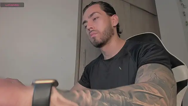 Snapshot of Axel__Blaze chatting on 04/16/26, 12:39 Axel Blaze online show from 04/16/26, 12:39