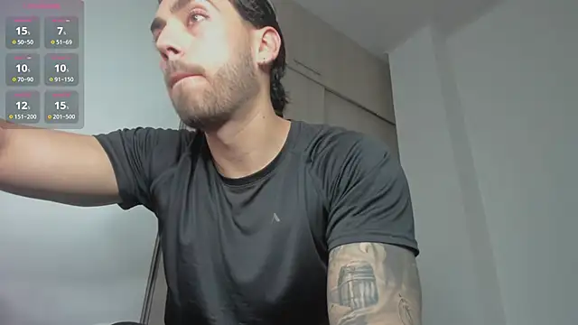 Snapshot of Axel__Blaze chatting on 05/19/26, 01:39 Axel Blaze online show from 05/19/26, 01:39