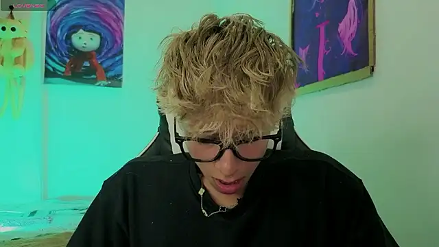 Snapshot of Ryan_sweet chatting on 03/16/26, 05:44 Ryan sweet online show from 03/16/26, 05:44