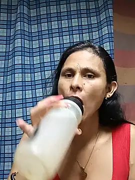Snapshot of yuliitza4 chatting on 06/19/26, 12:48 yuliitza4 online show from 06/19/26, 12:48