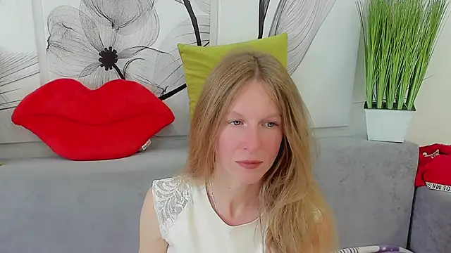 Snapshot of Mira_XOo chatting on 06/19/26, 01:59 Mira XOo online show from 06/19/26, 01:59