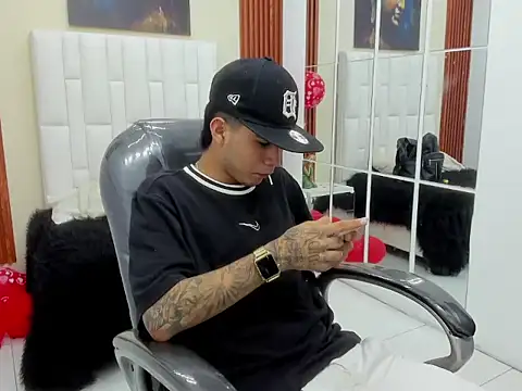 Snapshot of Thiago_collinss chatting on 02/27/26, 10:10 Thiago collinss online show from 02/27/26, 10:10