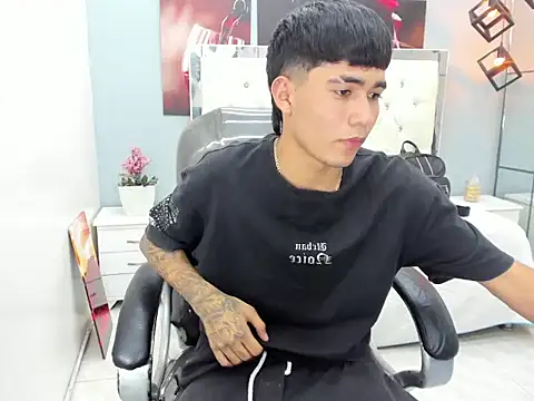 Snapshot of Thiago_collinss chatting on 03/08/26, 02:04 Thiago collinss online show from 03/08/26, 02:04