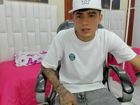 Snapshot of Thiago_collinss chatting on 03/21/26, 09:40 Thiago collinss online show from 03/21/26, 09:40