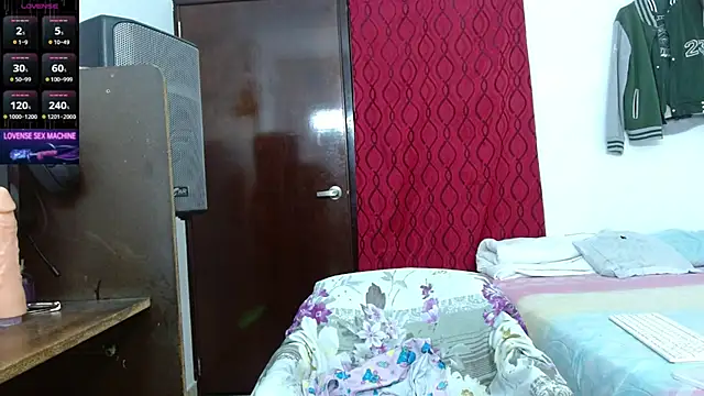 Snapshot of scarlet_johannson19 chatting on 06/25/26, 03:06 scarlet johannson19 online show from 06/25/26, 03:06