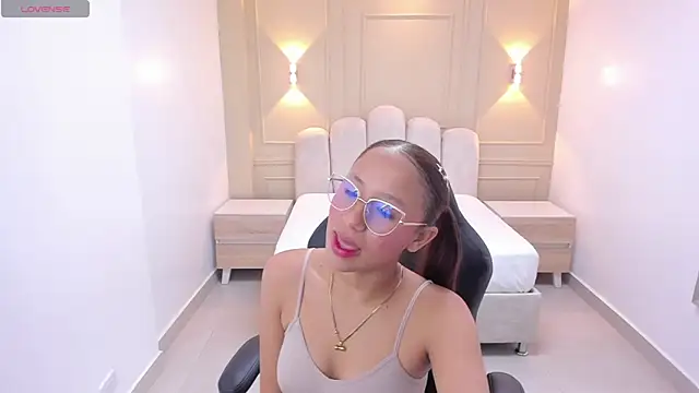 LESLYSIMPSON online show from 03/19/26, 07:51