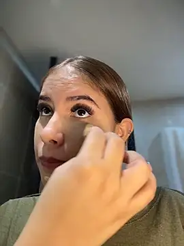 MiluRossee online show from 04/15/26, 06:20