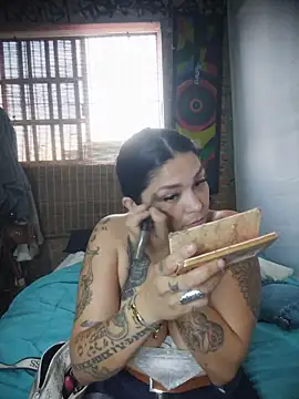 Snapshot of Cristal_queen_ chatting on 03/31/26, 01:07 Cristal queen online show from 03/31/26, 01:07