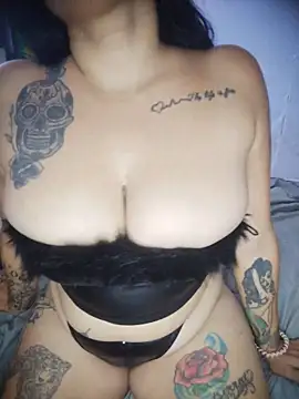 Snapshot of Cristal_queen_ chatting on 04/10/26, 03:50 Cristal queen online show from 04/10/26, 03:50