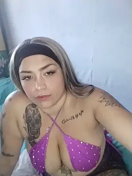 Snapshot of Cristal_queen_ chatting on 04/16/26, 05:03 Cristal queen online show from 04/16/26, 05:03