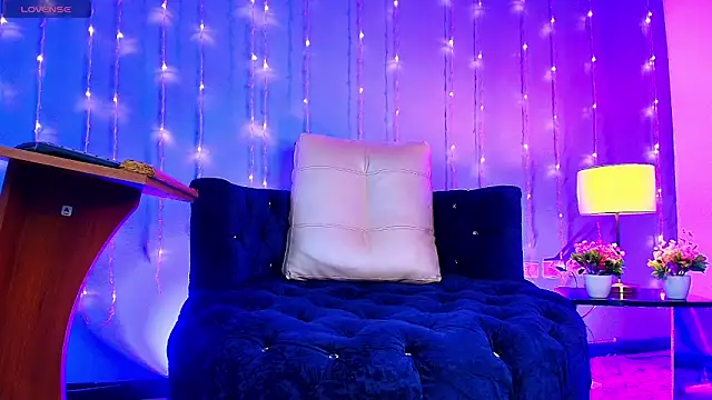 Snapshot of LOGAN_ADAMS27 chatting on 04/15/26, 12:23 LOGAN ADAMS27 online show from 04/15/26, 12:23