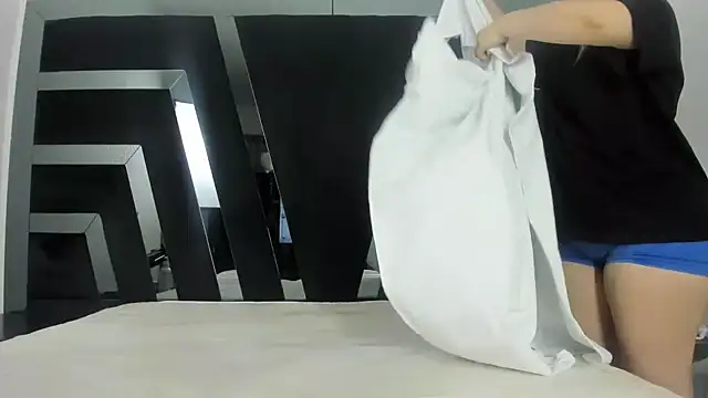 Snapshot of Nikol_Lopez_ chatting on 04/13/26, 11:05 Nikol Lopez online show from 04/13/26, 11:05