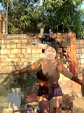 Snapshot of emi_li82 chatting on 04/07/26, 10:42 emi li82 online show from 04/07/26, 10:42