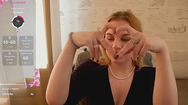Glow Margo online show from 06/15/26, 01:19