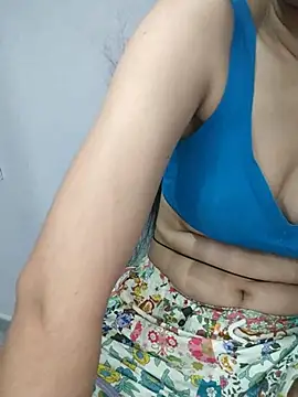 Snapshot of NeetuKumri chatting on 04/19/26, 04:39 NeetuKumri online show from 04/19/26, 04:39